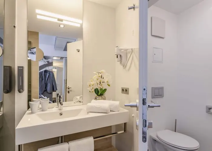 Hotel Plaza Gasometer 4*